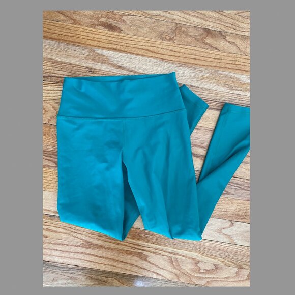 NWOT Old Navy High-Rise leggings size S - Picture 2 of 4